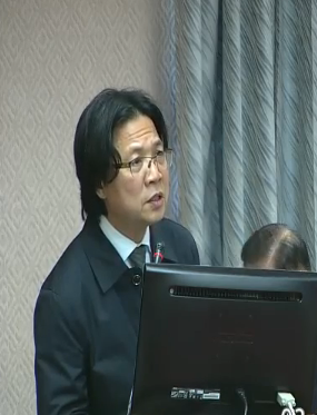 內政部開辦「產業訓儲替代役」後，連鎖鍋貼店及7-11等服務業都來申請，立委擔心這些替代役淪為廉價勞工。內政部長葉俊榮今天在立院答詢時保證，不會讓替代役去煎鍋貼。(圖/擷取自立院)