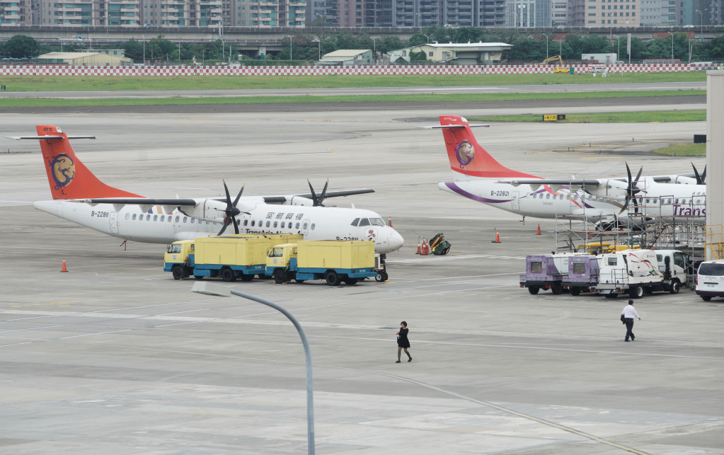 復興航空停航之後，交通部已經於今日核定收回興航航權，民航局預定下週召開說明會，待各航空公司提出需求後，視情況召開分配會議，預定年底前可以完成航權重分配。（圖/張良一，民報資料照）