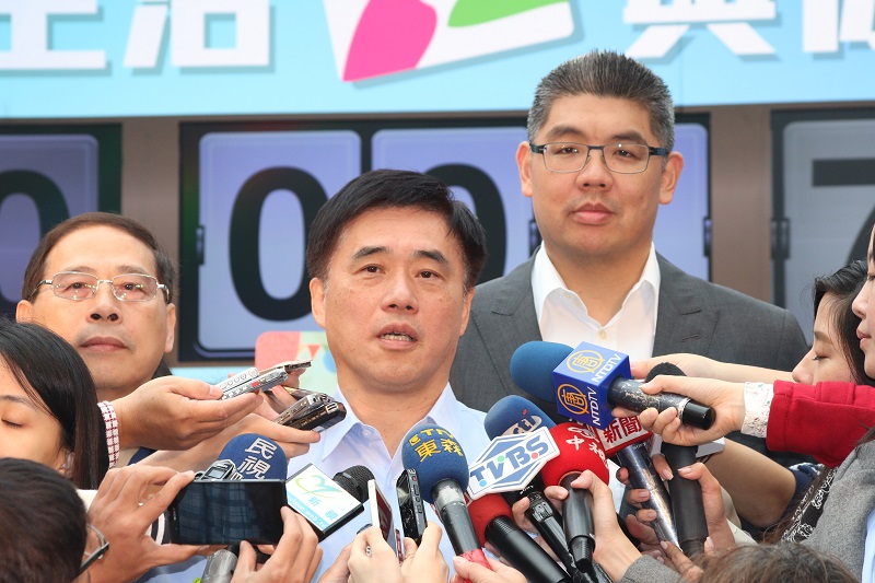 台北市長郝龍斌認為，雙北市長候選人應該對重大交通建設做出表態，以維雙北市民權益與生活品質。（記者何豪毅攝）
