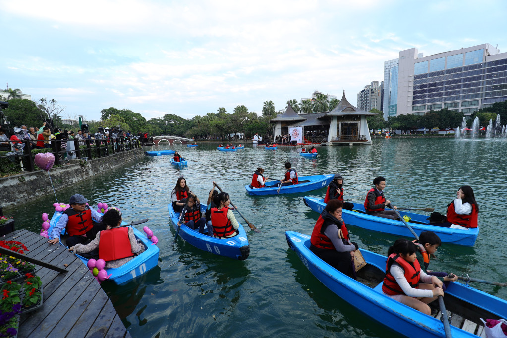 台中公園日月湖百年來首度大規模清淤工程已完工，4日舉辦音樂會，邀市民一同見證日月湖的重生。圖／台中市新聞局