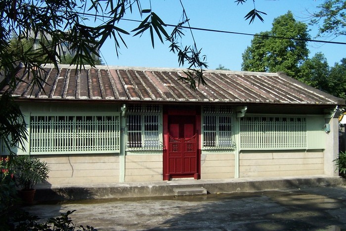 慈林紀念館位在宜蘭縣五結鄉,是為林義雄及方素敏夫婦的閩南式舊宅,經由宜蘭縣政府評定為歷史建築。