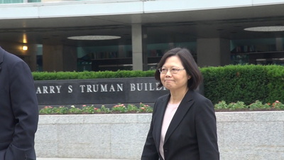 民進黨總統參選人蔡英文在國務院前受訪指出，和美方溝通順利。(圖：中央社)