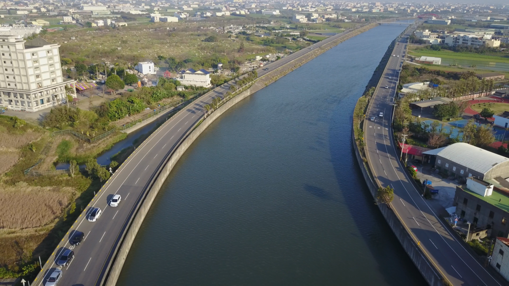 員大排未來將成為全國首創第一條在水域兩岸建置太陽光電板的河岸。圖／本報資料