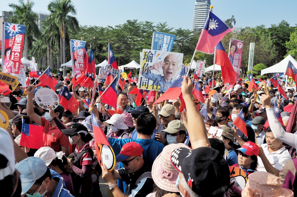 國民黨的支持度再度上升，並不是民進黨有多爛，或者是國民黨變好了，關鍵在於「造神電視台」洗腦成功而已。圖／民報資料照