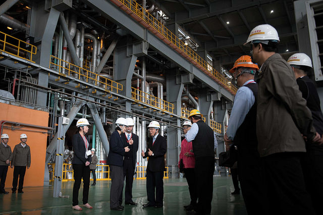 總統今天視察台電林口發電廠，台電表示，林口新1、2號機今年夏天將擔任供電主力投手，全力穩定供電。圖/總統府提供