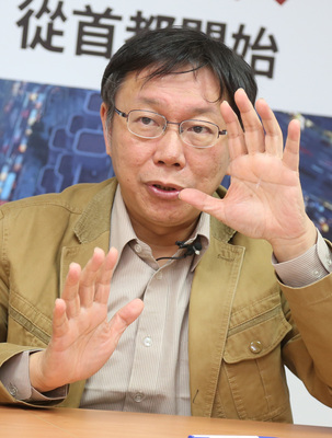 台北市長當選人柯文哲22日接受中央社專訪表示，台北市104年的免試入學方案原則上維持原案，但北市家長對於量尺分數的理解跟教育部不同，上任後將盡快跟家長溝通，希望盡快定案。(圖:中央社)