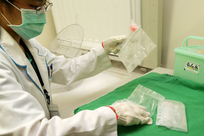 外界質疑大體皮膚恐不敷使用?衛福部發言人王哲超表示，專家評估並計算結果，作為暫時性覆蓋使用的供應量，遠超過所有燒傷面積所需，外界不必擔心。(圖片為醫院院內皮庫，屍皮冷凍保存其中／中央社資料照片)