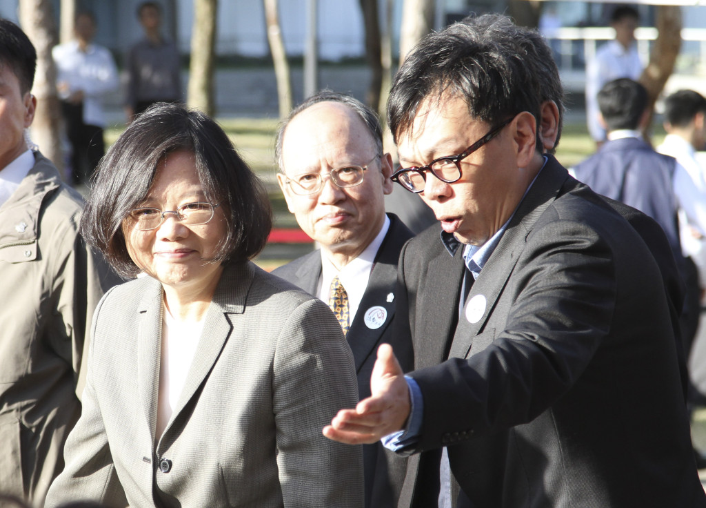 獲蔡英文總統信任與重用的總統府副秘書長 姚人多（圖右），將出任海基會副董事長兼秘書長。圖／民報資料照片