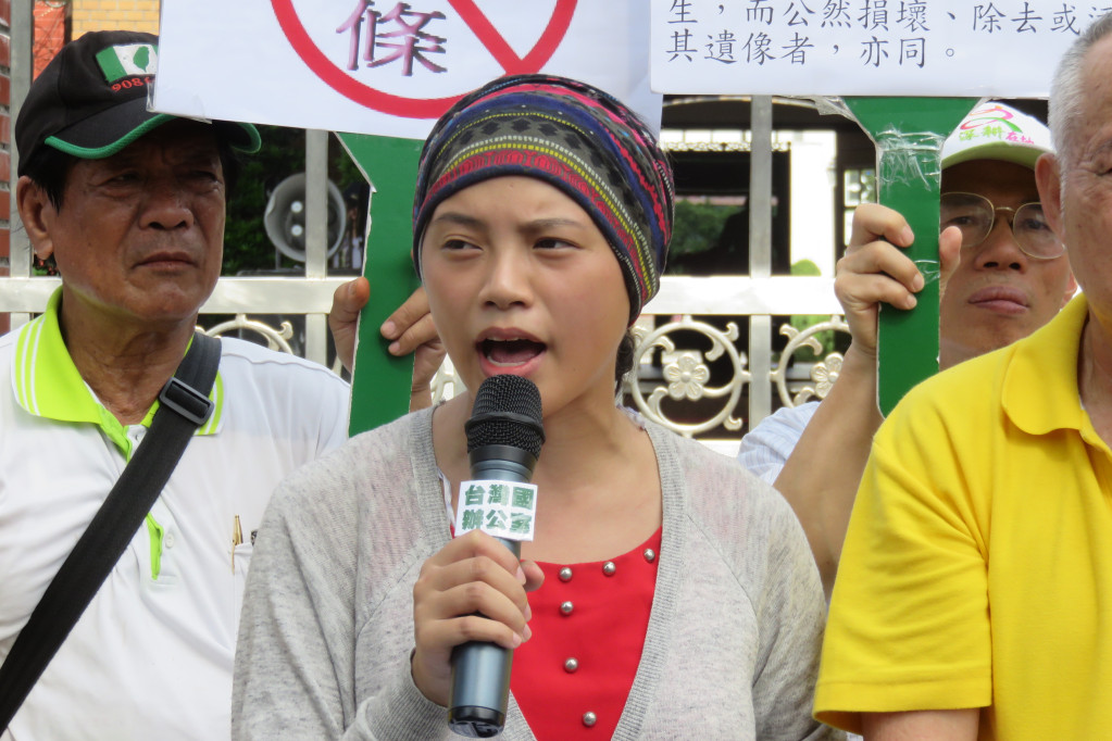 針對故宮南院12獸首今(14)日將移置,國民黨立委陳學聖上午召開記者會表達「非常強烈抗議」與不滿,質疑故宮「斬首」非專業考量、決策不公開、透明,強調將在週四審查故宮預算時嚴格把關。曾與男友陳儀庭向獸首潑漆的陳妙婷對此回應,放置獸首才是將國際性的博物館「淪為中國政治統戰的打手」。圖/林冠妙,資料照片