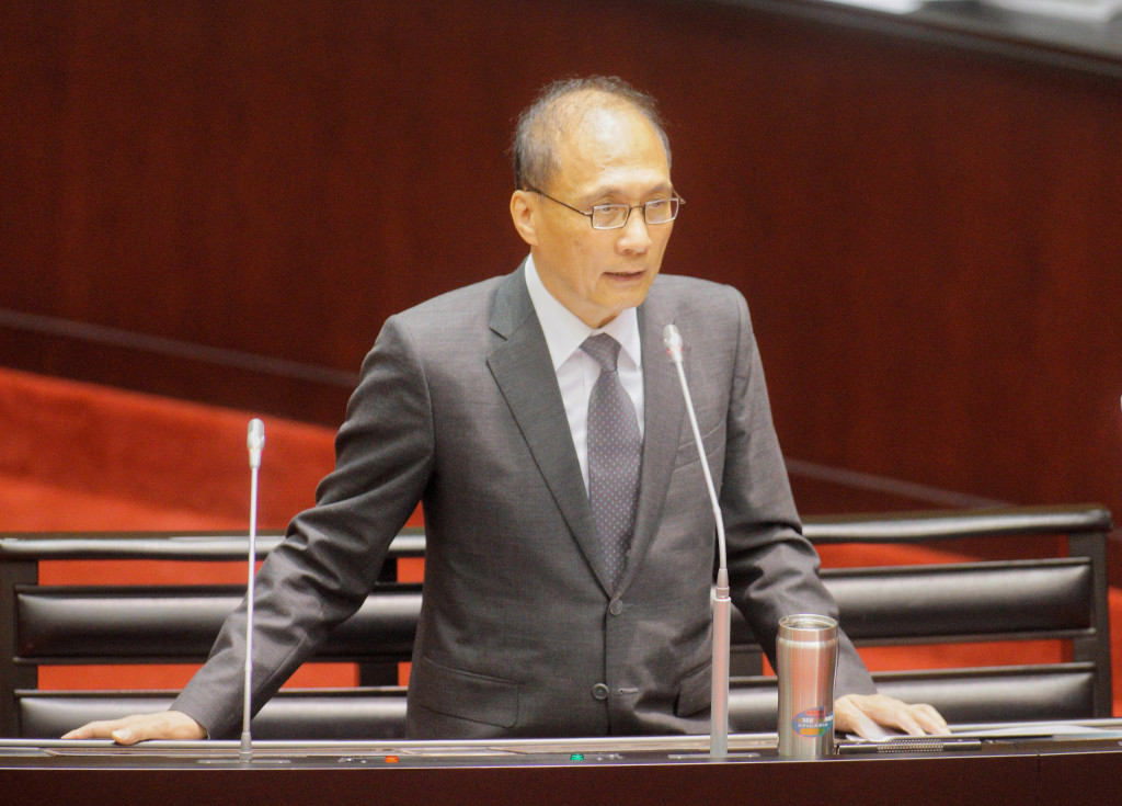 大法官被提名人許志雄說，台灣非正常國家，林全答覆黃昭順質詢時表示，這是個人意見，非政府立場。圖/張良一