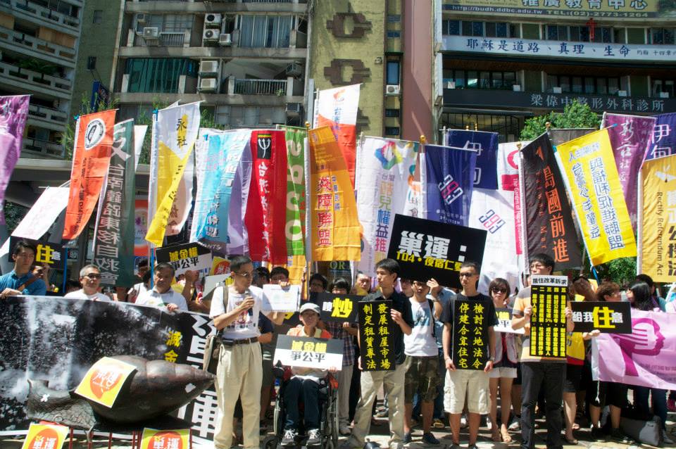 無殼蝸牛運動重回街頭，65團體號召10月4日夜宿仁愛路（黃謙賢攝影）