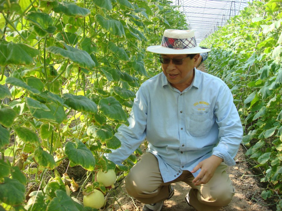 笨湖仙生前寫過數本原著小說，被改編成電影 。主持具有台灣本土風格的政論性節目，迄今仍無人出其右。圖／取自笨湖心聲臉書