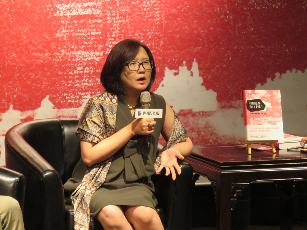 德國的轉型正義給台灣什麼樣的啟示？台大歷史系教授花亦芬表示，「人為自己的父母親捍衛，這是天經地義，但這個捍衛不要妨礙好好去認識歷史真相」。圖／唐詩