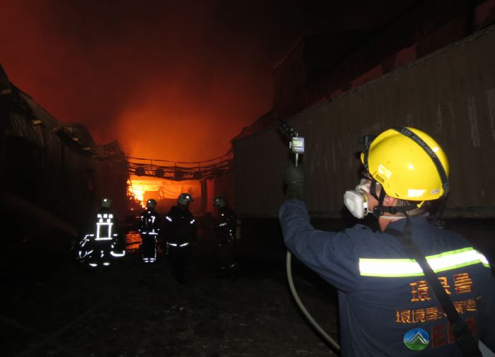 毒化災應變隊時常出生入死，此次氣爆還被媒體誤批「檢測遲到」。（資料照片，取自桃園縣環保局）