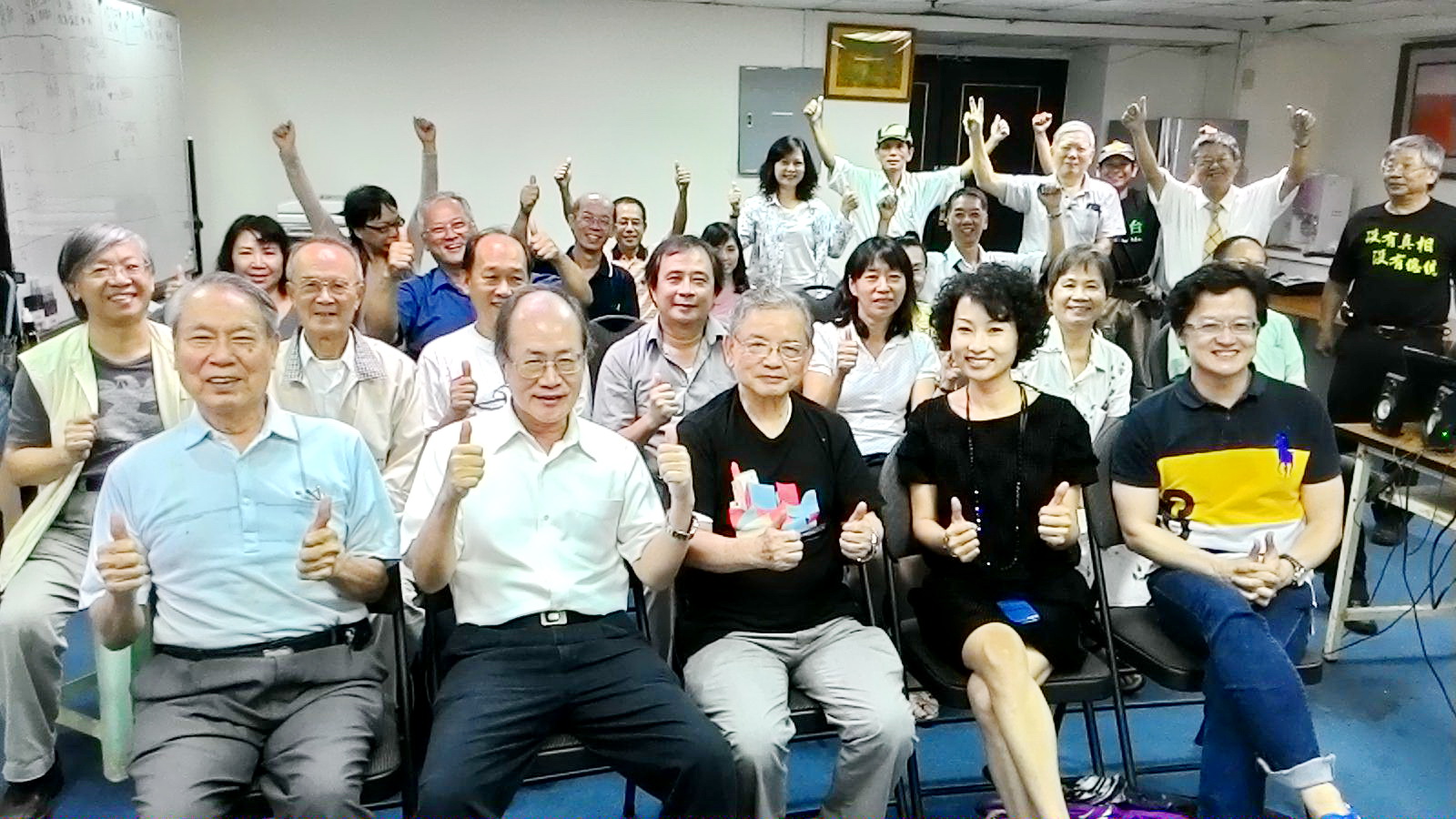 林衡哲南社演講迴響熱烈，右起鄭詩宗醫師、柯巧俐醫師、林衡哲醫師、南社社長張復聚醫師 。(記者陳俊廷攝)