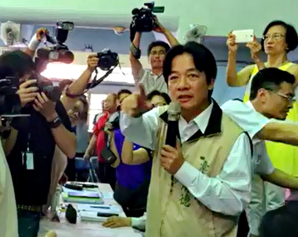 賴清德數度說：「今天是區里座談會…，請尊重會議進行」（記者陳俊廷攝）