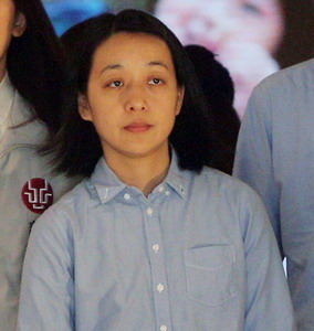 總統府公布司改會籌委邀請名單，內湖女童「小燈泡」的母親王婉諭（圖中）以被害人的家屬身分獲邀。圖／擷取自Youtube