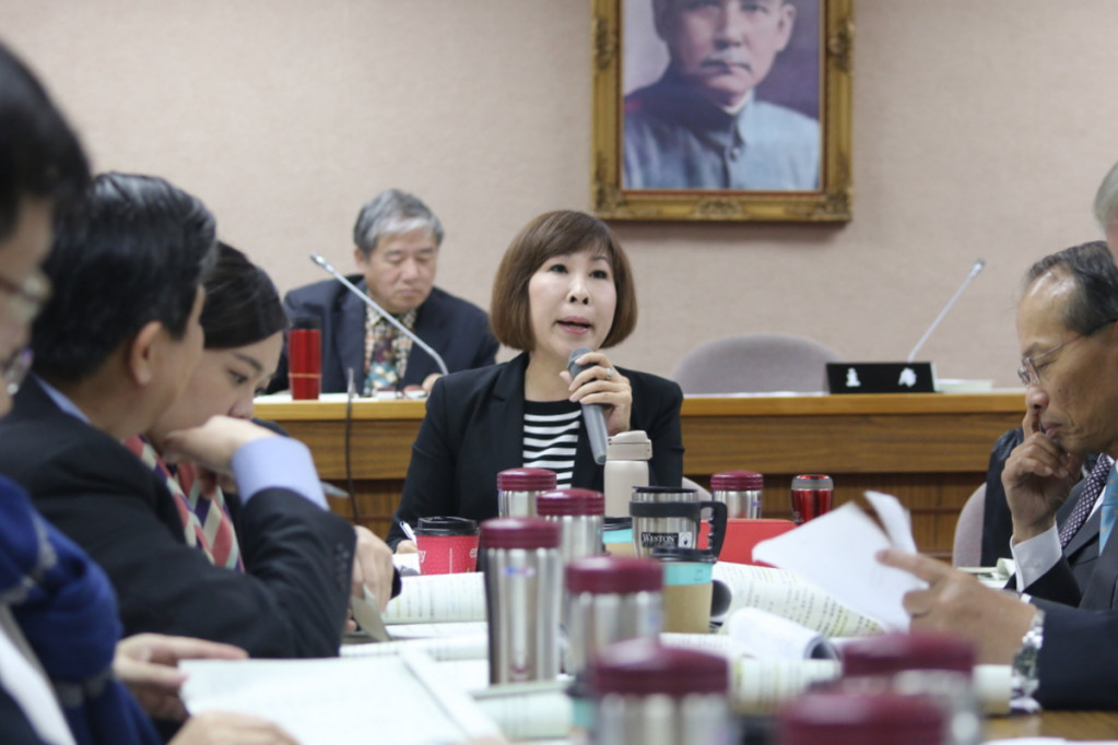 立法院外交委員會審查外交部預算時，召委呂玉玲要求做「日本民眾對福島核災食品信心與滿意度調查」，最後凍結10萬元預算。圖／何豪毅攝
