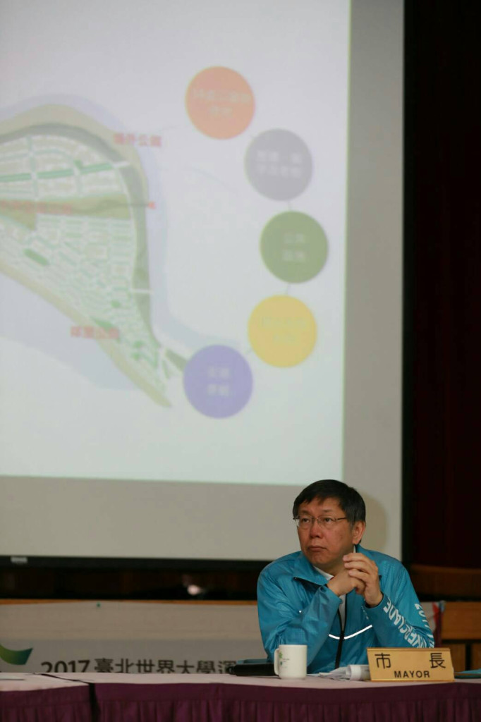 行政院客委會主委李永得不滿遭盤查,怒批北市變成警察國家,台北市長柯文哲3月21日表示,他每天被記者拷問,「什麼警察國家?媒體國家還差不多」。圖/北市府