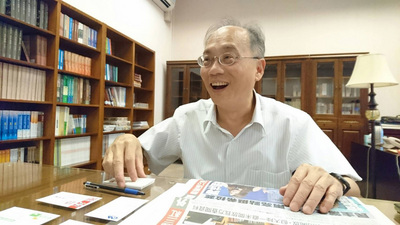 國史館館長吳密察說,從8月1日起,國史館館藏檔案閱覽「回歸法制」,「並不是完全不開放給大陸,而是希望中國第二歷史檔案館與國史館有『機關與機關的檔案閱覽互惠』」。圖/中央社(資料照片)