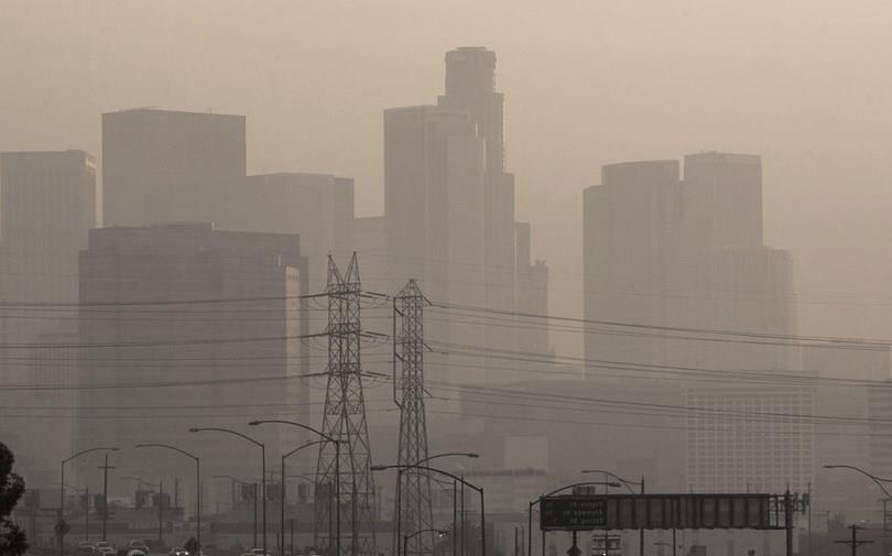 近年來南部地區空氣污染情形漸趨嚴重，雲林縣、嘉義縣市、台南市、台中市、彰化縣等六縣市政府，共同簽署支持「禁燒生煤及石油焦」，以盼減少主要污染源PM2.5（細懸浮微粒）之危害，根據市場調查（註），進行是否瞭解「PM2.5(細懸浮微粒)」？問卷調查。調查顯示，「非常瞭解」占8.7%，「有些瞭解」占38.5%，而「有些不瞭解」與「非常不瞭解」則各占30.1%及22.7%。結果顯示，逾半數民眾對PM2.5並不瞭解。（圖片取材自網路）