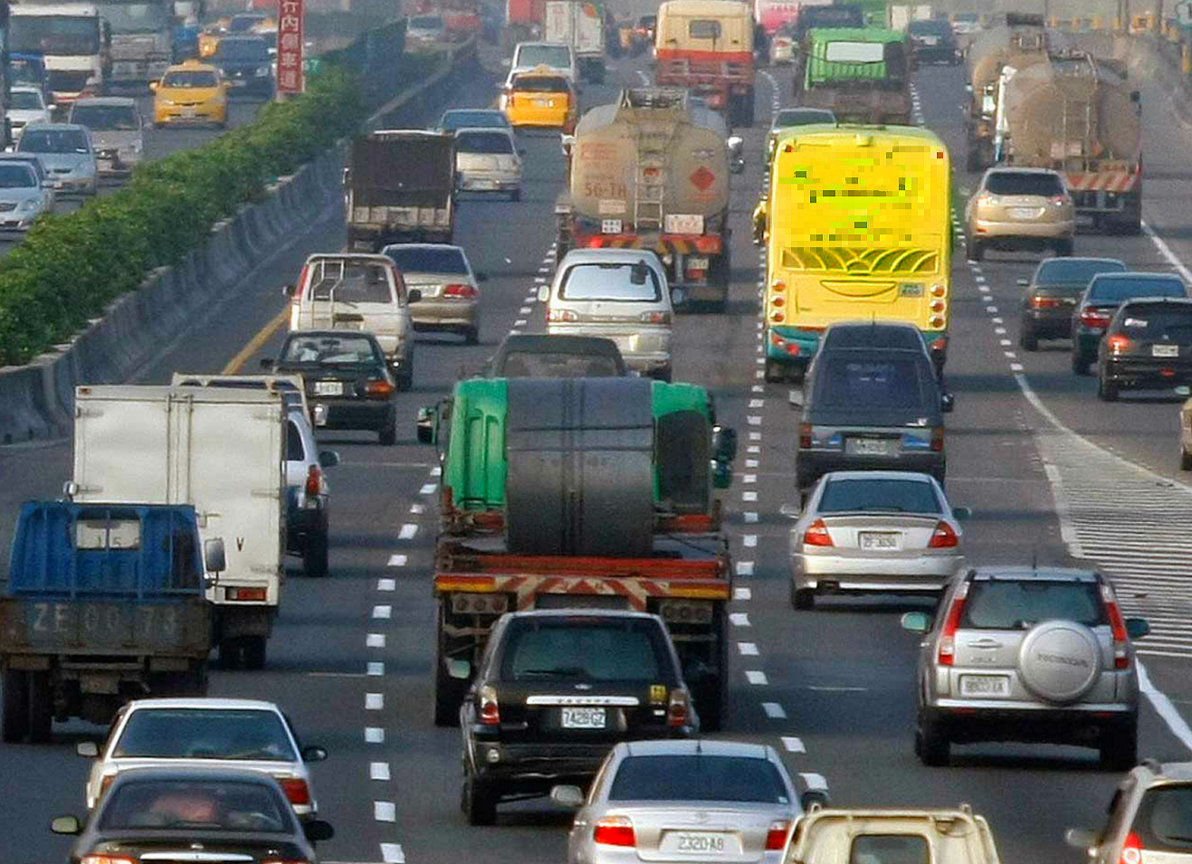 清明連假車潮多，高公局教你國道使用小撇步 。(圖片來源:取材自網路)