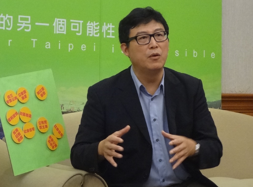 民進黨台北市長參選人姚文智今（3）日提出「住三」土地公辦都更政策。（劉明堂攝）