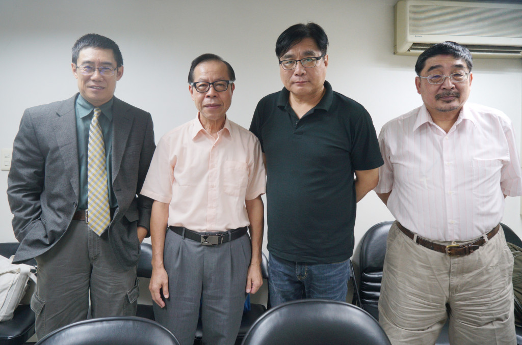 新政府用人屬於非典型模式，內閣「老、藍、男」受到不少批評，延攬被改革者從事改革，更無法彰顯政黨輪替真義。（左至右曹長青、劉志聰、楊憲宏、施正峰）圖/張良一