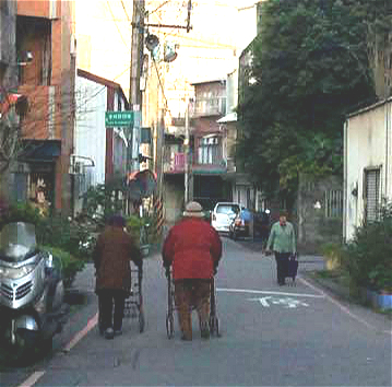 遙遙照顧路，何處是盡處？(照片:感謝陳來紅提供)