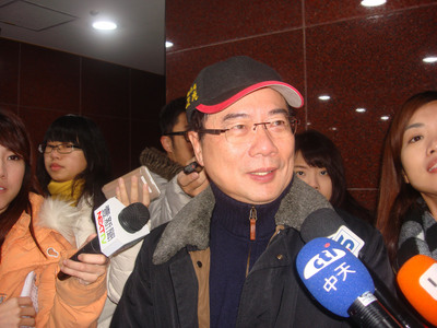 國民黨立委蔡正元大讚花蓮縣長傅崐萁，指他將罵警死有餘辜的雇員石男開除是整飭「婉君」不當言論的第一人。（資料照片，中央社）20150504