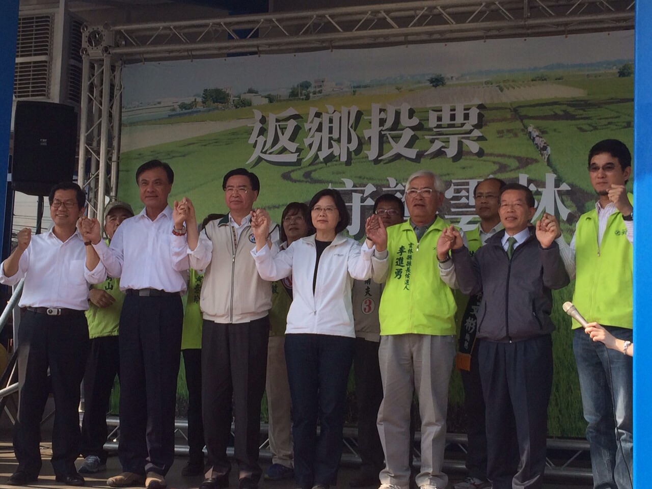 民進黨行動中常會開到雲林，為李進勇加油打氣。（民進黨提供）