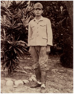 陳增昌在海南島當日本野戰病院醫務人員時留影(高雄市關懷台籍老兵文化協會／提供)