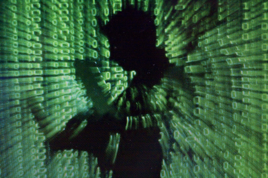 《彭博社》的報導，中國網軍正對台灣媒體、以及民進黨發動駭客攻擊，企圖獲得民進黨的相關政策及演講內容等等，影響明年大選。（網路圖片翻攝）