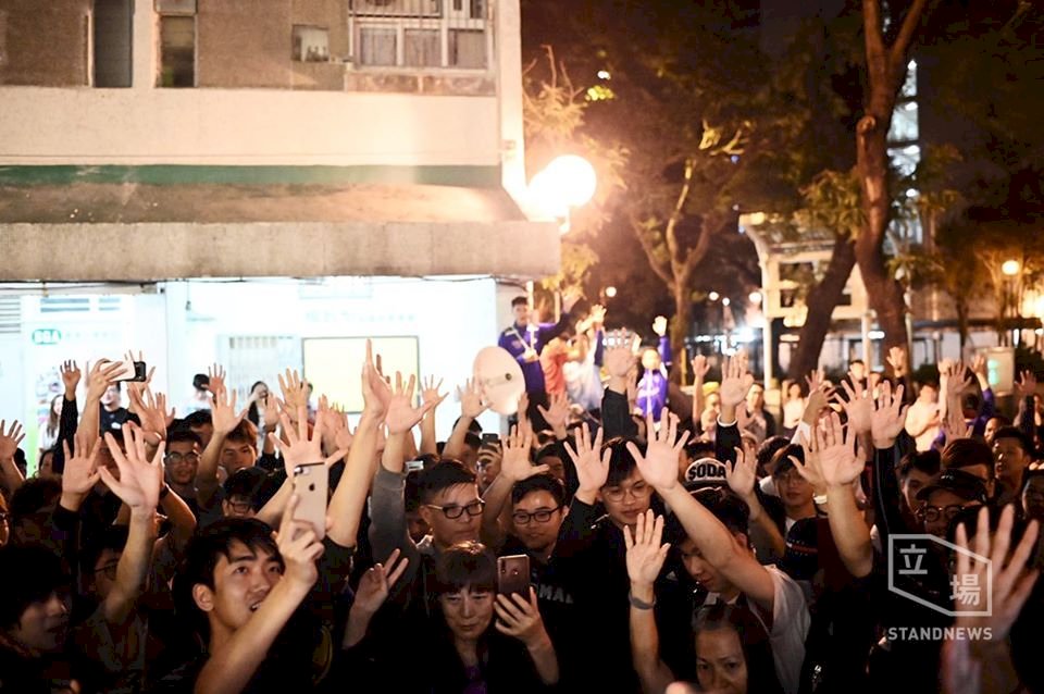 香港泛民主派在區議會選舉中大獲全勝。圖／取材自立場新聞粉絲頁