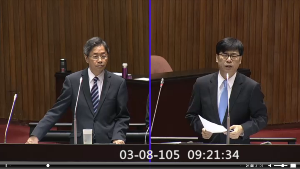 民進黨立委陳其邁今（8）日在立法院院會質詢時指出，歷史檔案必須要做保存，在台灣追求轉型正義的過程中，包括孫立人案、郭廷亮案及雷震案，行政院應有系統的回收檔案，並對過去歷史的冤案做重新的調查，還原歷史真相，讓這些人得到平反。 （翻攝立院隨選視訊系統）