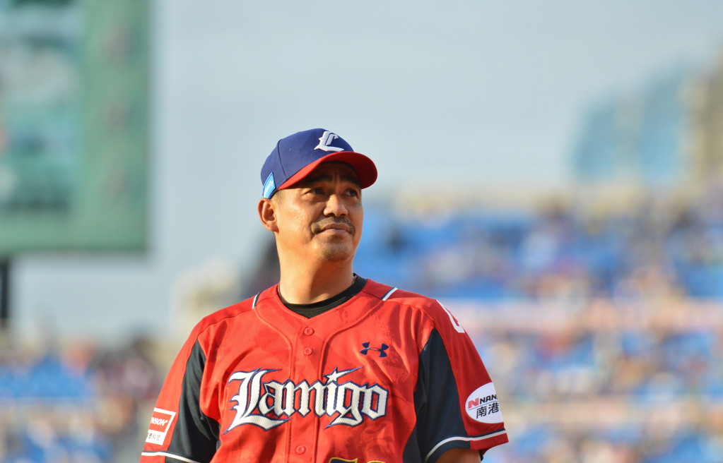 陳金鋒決定加入經典賽台灣代表隊教練團,負責打擊和跑壘的訓練。圖為陳金鋒今年九月十八日球員生涯最後一場賽事。圖/郭文宏