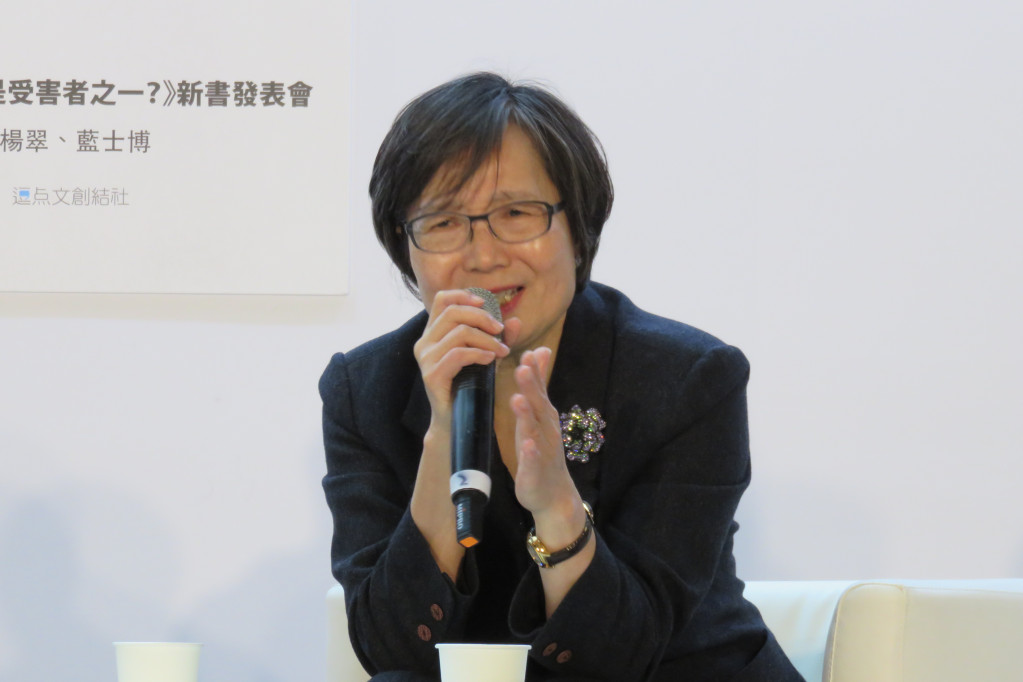 鄭南榕遺孀、前總統府秘書長葉菊蘭 13日表示，二二八大屠殺是面鏡子，要避免發生同樣的悲劇，人民不能沈默冷漠，必須關心、參與公共事務。圖／林冠妙