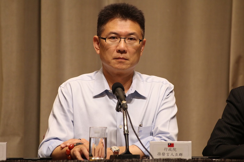 行政院發言人孫立群今天指出，政院動支第二預備金，給檢舉人A先生50萬元檢舉獎金。（資料照片，記者何豪毅攝）