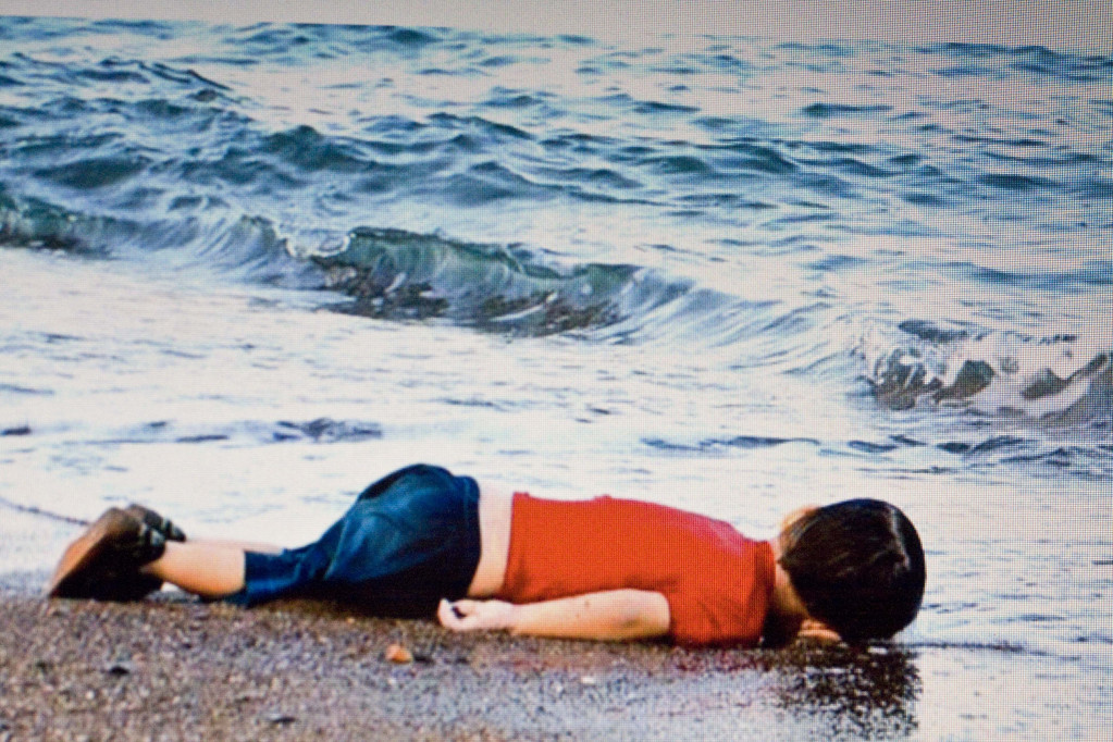 陳屍土耳其海灘，年僅3歲的敘利亞難民兒童艾倫.庫爾迪（Aylan Kurdi）（翻攝自：Reuters/stringer）