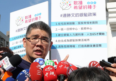 國民黨台北市長參選人連勝文勤跑基層拜票（中央社資料照片）