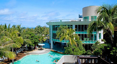 悠活麗緻渡假村在墾丁國家公園內違法經營14年，2013年前被踢爆才補做環評，事後屏東縣政府決議「有條件通過」，2014年屏東縣府再次召開環評會議修正環評結論，認定無破壞環境之虞且無須進行第二階段環評，結果遭環保團體痛批護航悠活，並聯合居民提告要求撤銷環評結論。（中央社資料照）