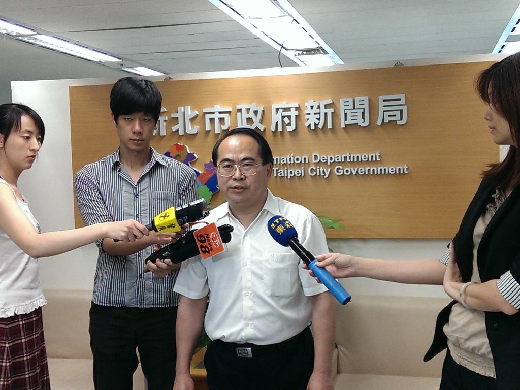 針對比照公教發放無薪照顧假補償，新北市社會局副局長林昭文表示，最快下星期將召開捐款管委會討論。（記者唐詩攝影）20150707