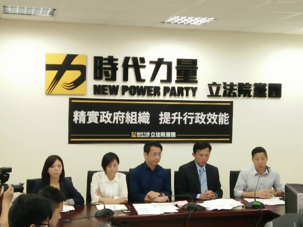 時代力量將提案修法裁併行政院僑務委員會、蒙藏委員會與退輔會等三部會，業務主管事項回歸到相關部會。（記者唐詩攝影）