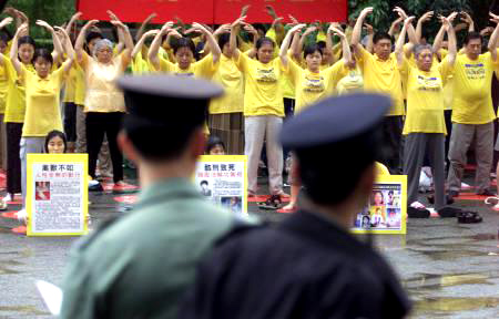中國是目前全世界為數不多還存在「邪教罪」的國家，如法輪功、全能神等都被中國公安部等機關以一紙通知的形式確定為邪教。（網路資料）