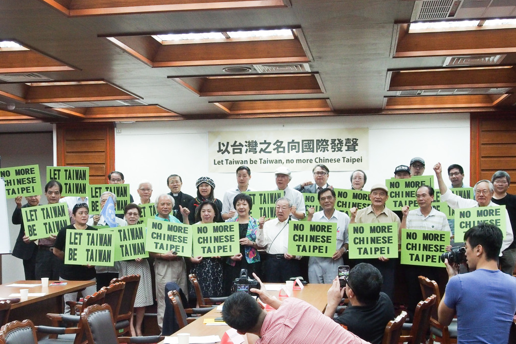 以台灣之名發聲！民報26日邀集數十個團體召開國際記者會，發表「我們的台灣，我們的旗」共同聲明，「Let Taiwan be Taiwan！」。圖／張家銘