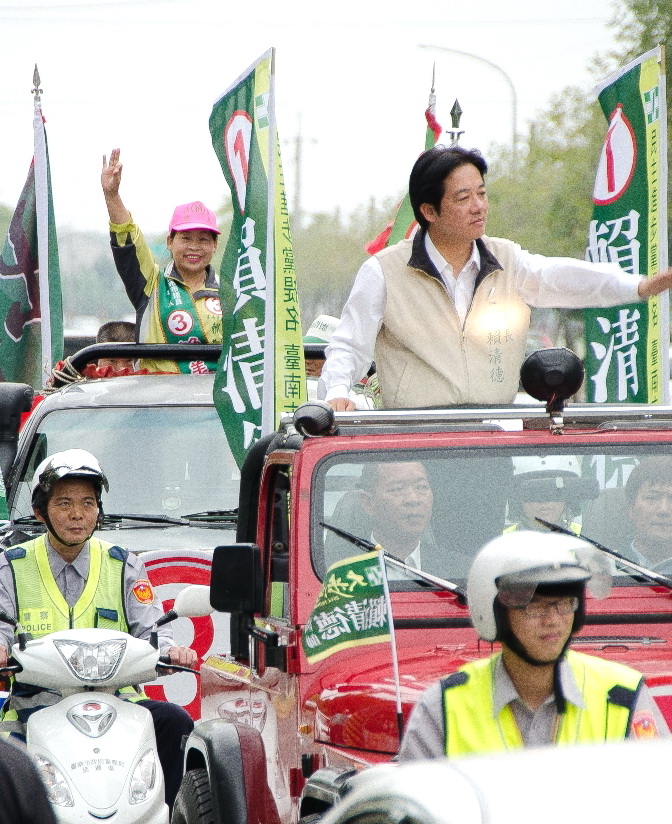 賴清德「賴神在在」,五不策略冷處理對手,打破上屆得票記錄,以72.9%得票率獲壓倒性勝利,大贏對手黃秀霜45萬票,輕鬆成功連任,更上一層樓「大步向前」(資料照,記者陳俊廷攝)