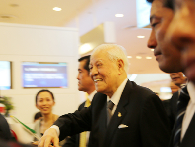 前總統李登輝21日啟程訪問日本，於傍晚抵達東京羽田國際機場。他22日將首度在國會的議員會館演講，據悉報名國會議員人數約260人。(中央社)