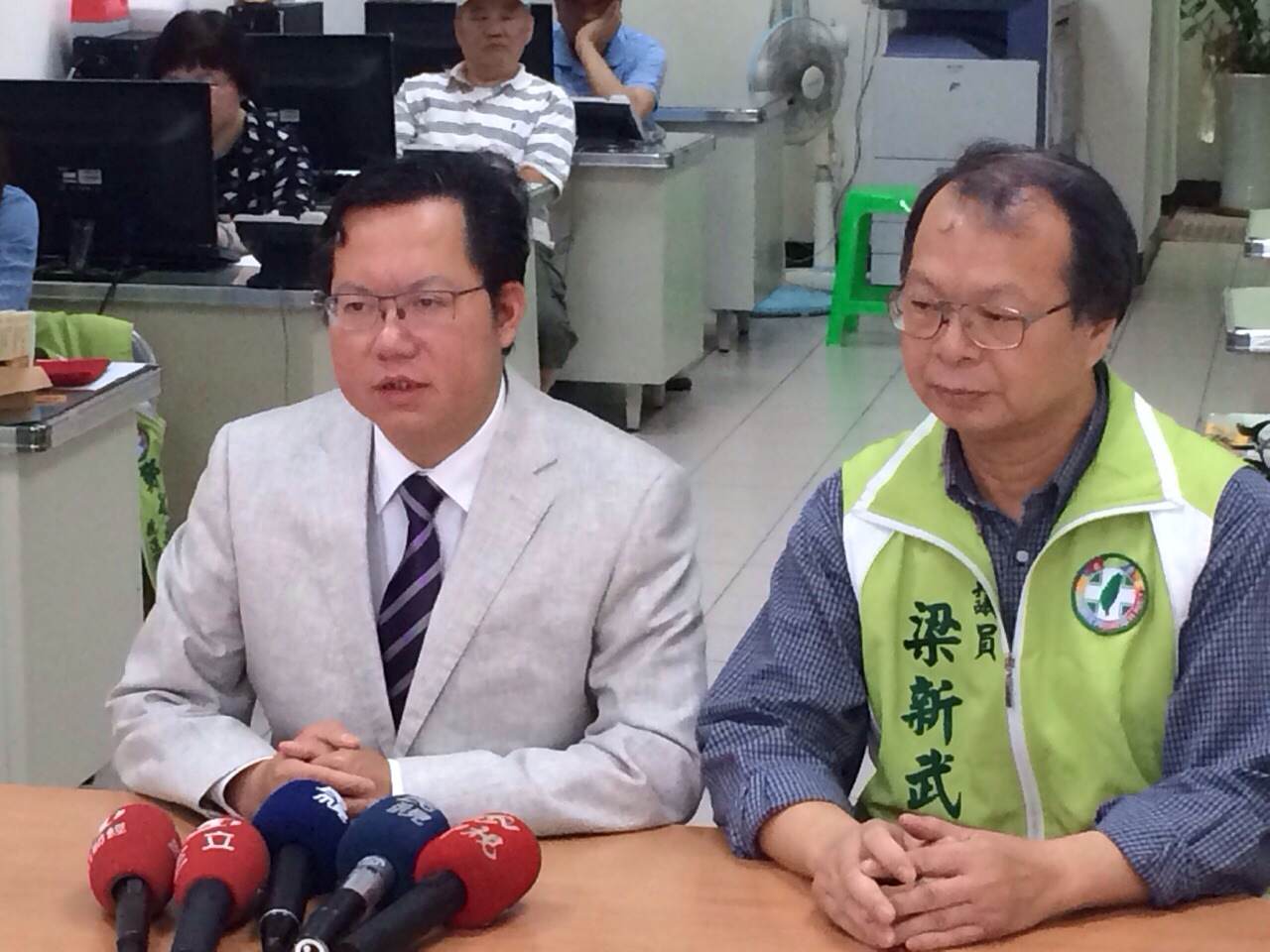 民進黨桃園直轄市長參選人鄭文燦今天（3日）表示，「八德合宜住宅案」圈選評審的過程、評審會議記錄，都應該攤在陽光下，接受司法的完整調查。（鄭文燦辦公室提供）