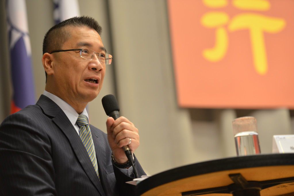 政院將推動《財團法人法》修法,發言人徐國勇表示,針對原捐助財團法人卻淪為「私產」,徐國勇直接舉出部分財團法人為例,「我們不客氣的講,譬如蔣經國基金會,這是國家捐贈的,可是事實上轉化成政府一點點影響力都沒有,可是他說他的錢是政府的」。 圖/郭文宏,資料照片