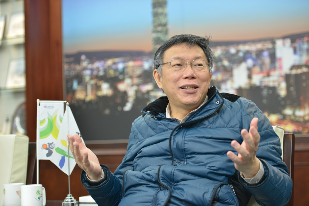 長安西路都更不同意戶張先生跑去新竹找柯爸柯媽借住遭拒，台北市長柯文哲認為這是一種表演。 圖／郭文宏攝